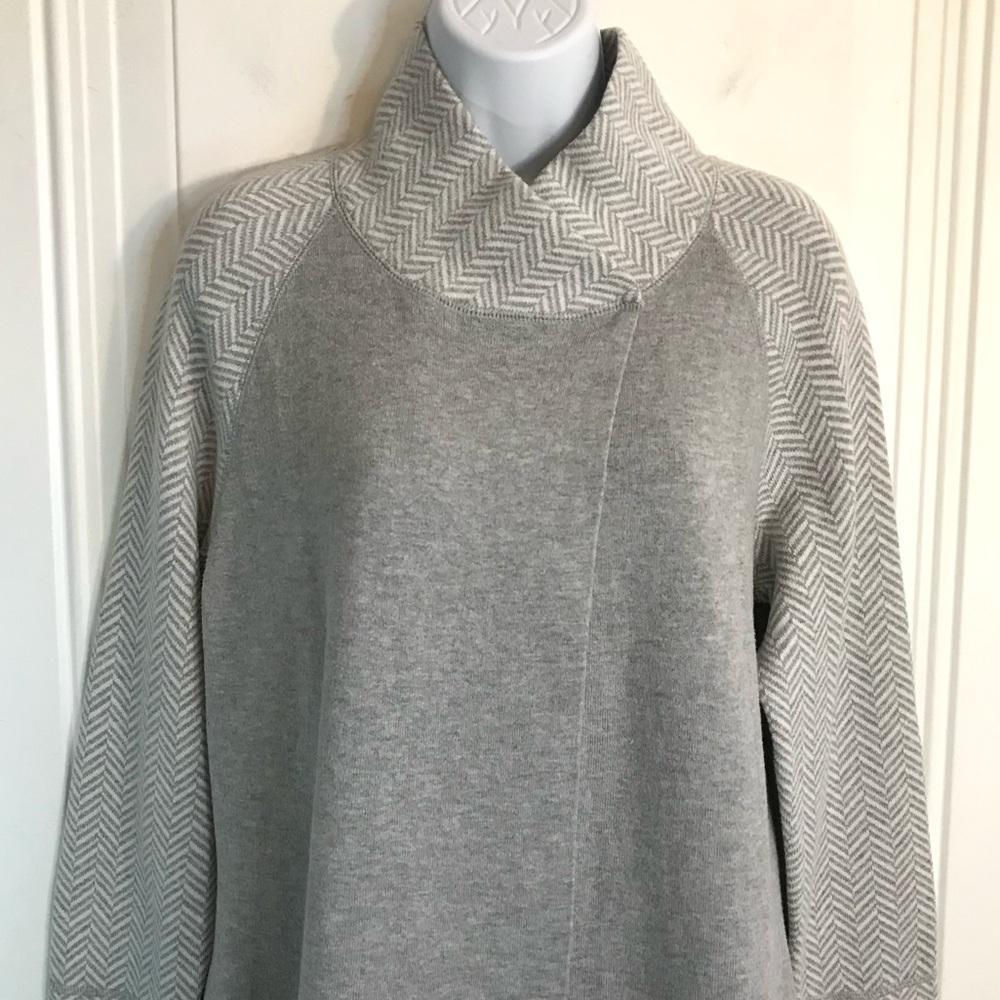 Max Studio Women’s M Heather Gray Chevron Trim Cowl 2-Snap Neck Sweater in EUC - Picture 6 of 16